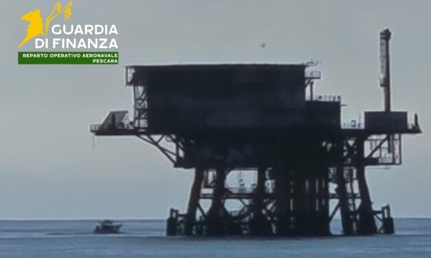 Controlli in mare al largo del Teramano, due denunciati