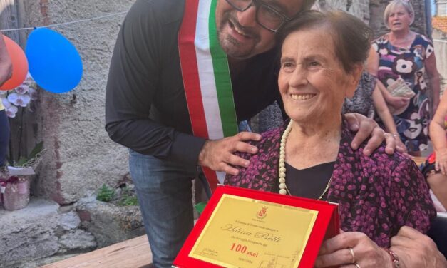 Forcella in festa per il secolo di vita di Adina Belli