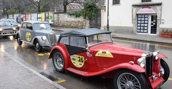 Teramo accoglie le auto storiche: in piazza anche la 4C Furore