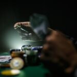 Dal salotto di casa ai riflettori mondiali: l’evoluzione del poker in uno sport globale