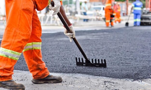 Teramo, cantiere notturno per asfaltare via Po
