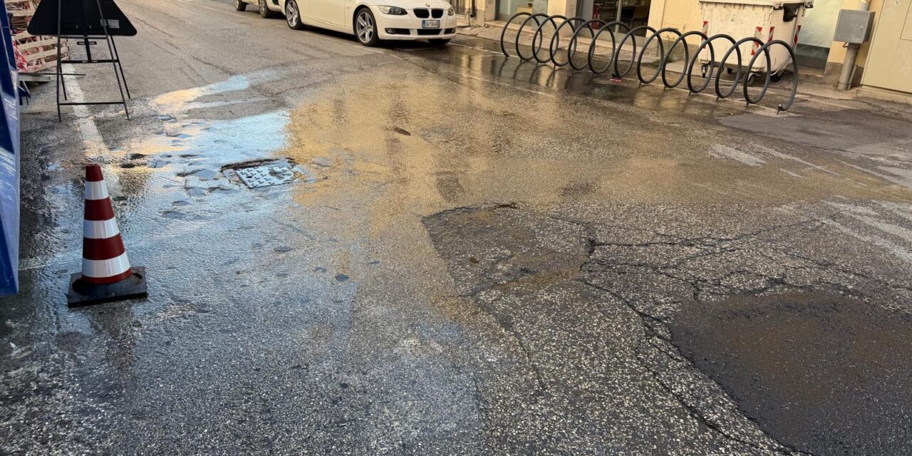 Guasto alla rete idrica a Teramo, disagi tra via del Vezzola e Oberdan