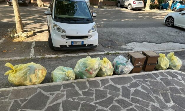 Plastica non ritirata in viale Bovio, protestano i residenti