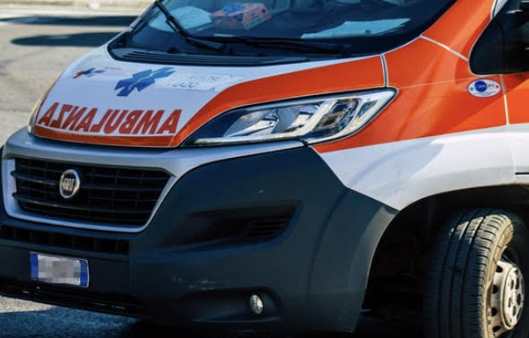 Mosciano, tir si rovescia nell’area dello stabilimento: ferito il conducente