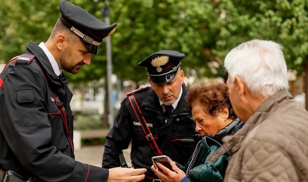 Pineto, finto carabiniere in casa di un’anziana: due arresti