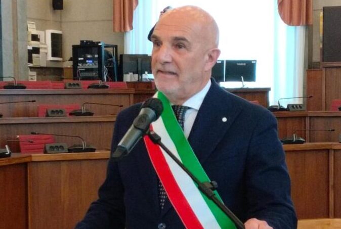 Sondaggio sul consenso: Teramo arretra, Marsilio stabile