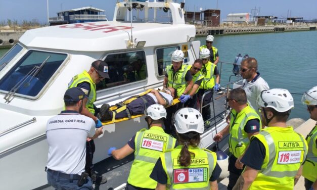 Maxi prova di soccorso in mare al largo di Pescara