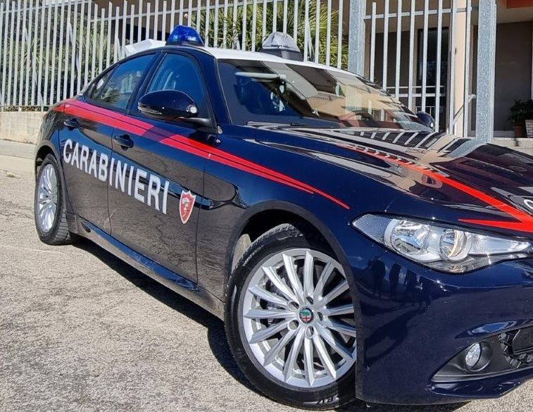 Roseto, ferito al torace vicino a un market: indagano i carabinieri