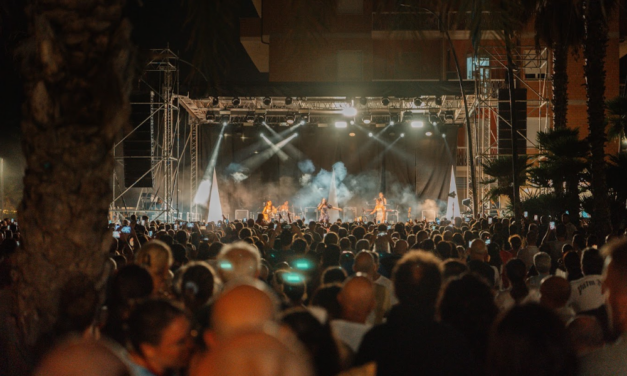 Roseto, piazza gremita per il live estivo di Francesca Michielin