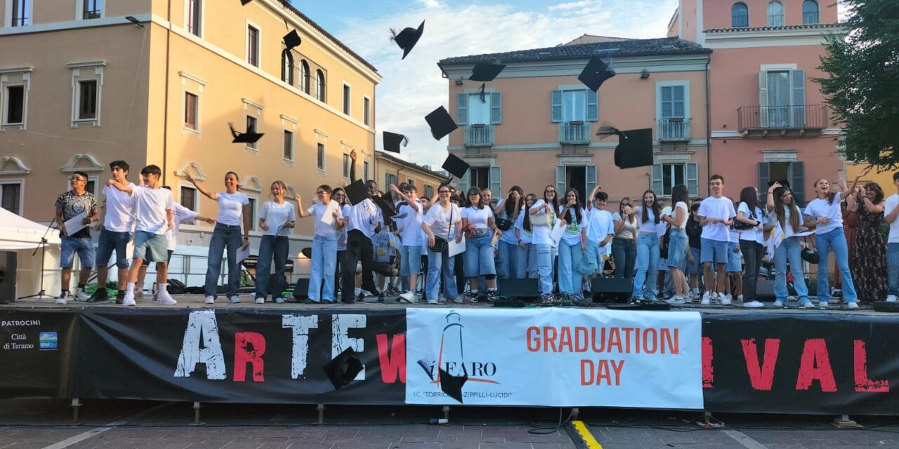 Teramo, in piazza la festa di fine ciclo per gli studenti