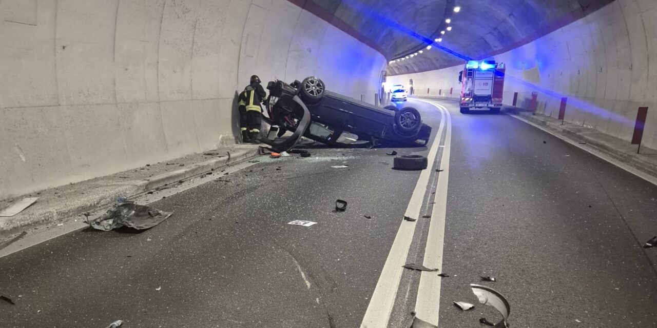 Scontro in galleria sul raccordo A24, tre persone al Mazzini