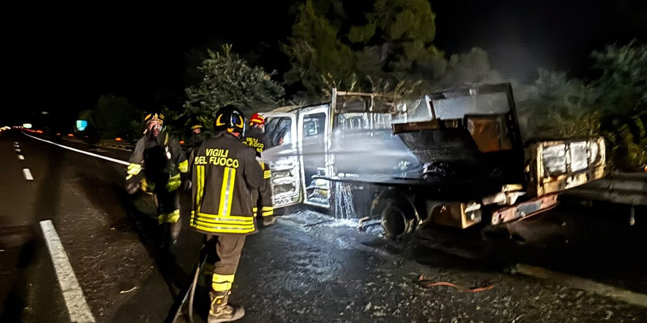 A14, mezzo in fiamme tra Roseto e Mosciano: tratto chiuso