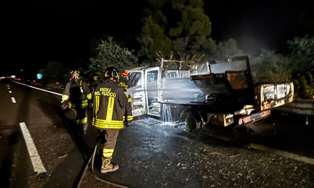 A14, mezzo in fiamme tra Roseto e Mosciano: tratto chiuso