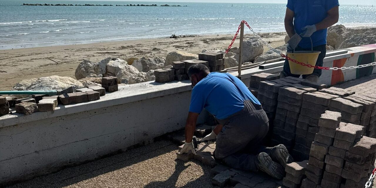 Roseto, cantiere sul lungomare sud per rifare i tratti danneggiati