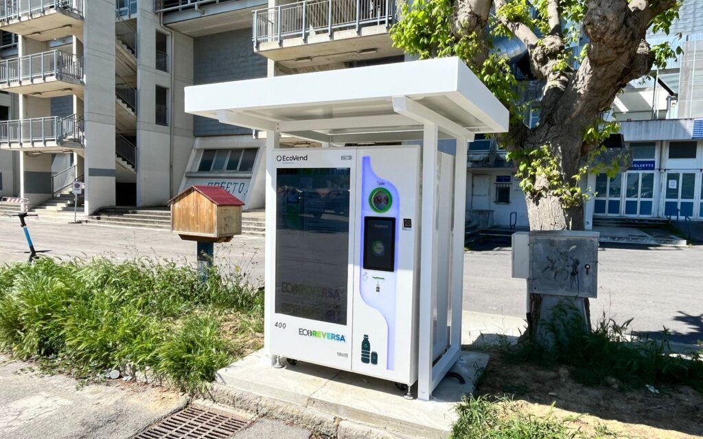 Roseto, attivo in piazza Olimpia il nuovo eco-compattatore