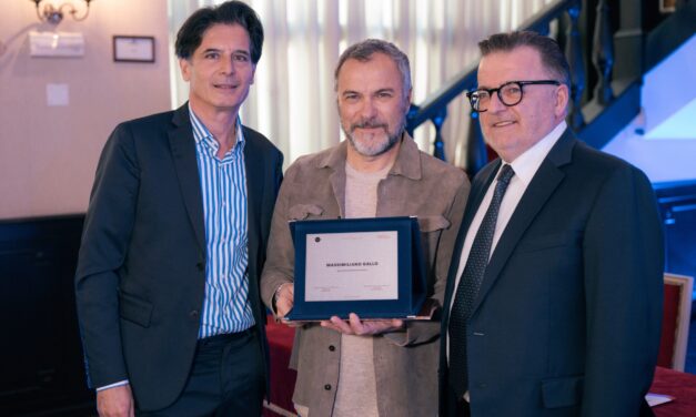 Al Marrucino Massimiliano Gallo premiato dopo la tournée