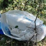 Rifiuti scaricati lungo la strada per Poggio Cono