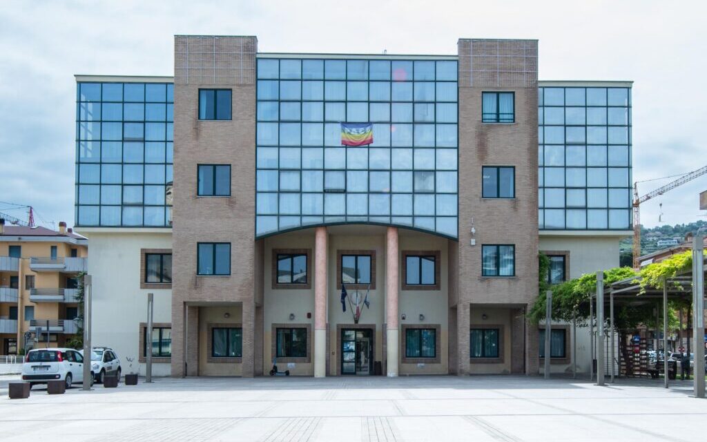 Roseto, fondi per gli interventi: la maggioranza difende le scelte