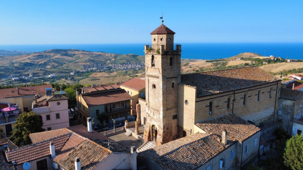 Pineto, un libro per raccontare la memoria del borgo di Mutignano