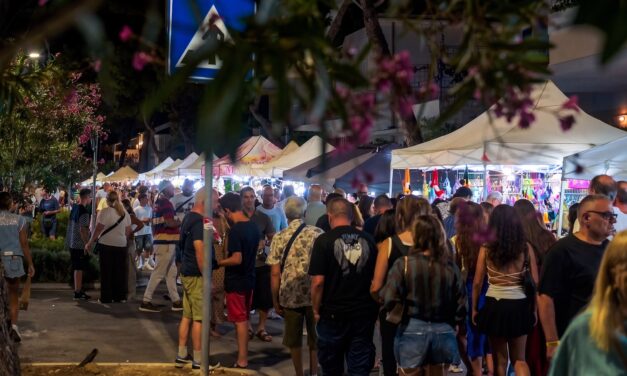 Silvi, folla sul lungomare per la Notte Blu