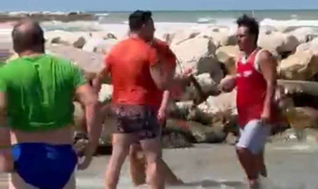 Silvi, doppio salvataggio in mare: decisivo l’aiuto di un carabiniere