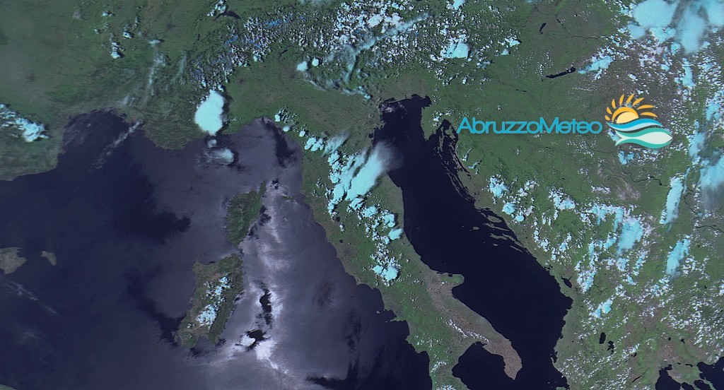 Caldo e afa sulla costa teramana, temporali sui rilievi