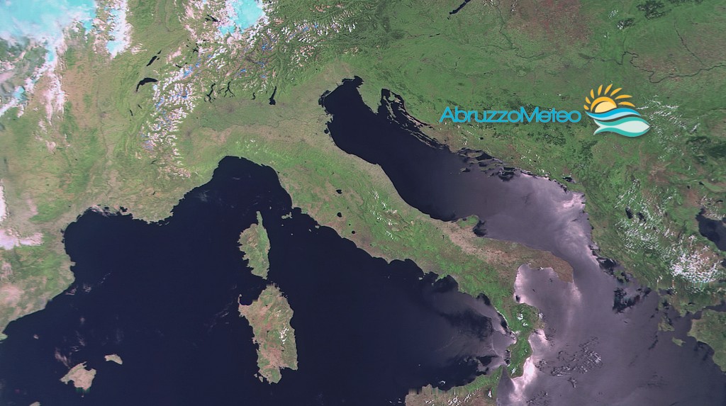 Caldo sulla costa teramana, temporali verso l’interno