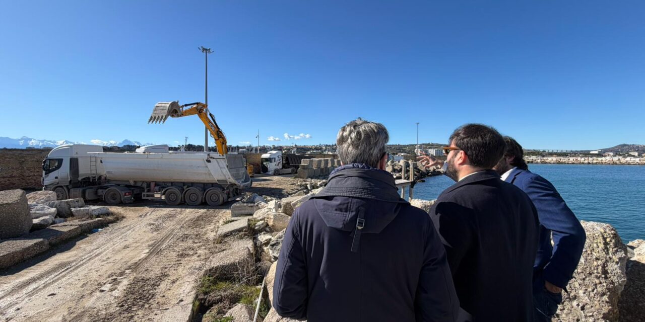 Scogliere a Roseto, confronto sui tempi dei cantieri
