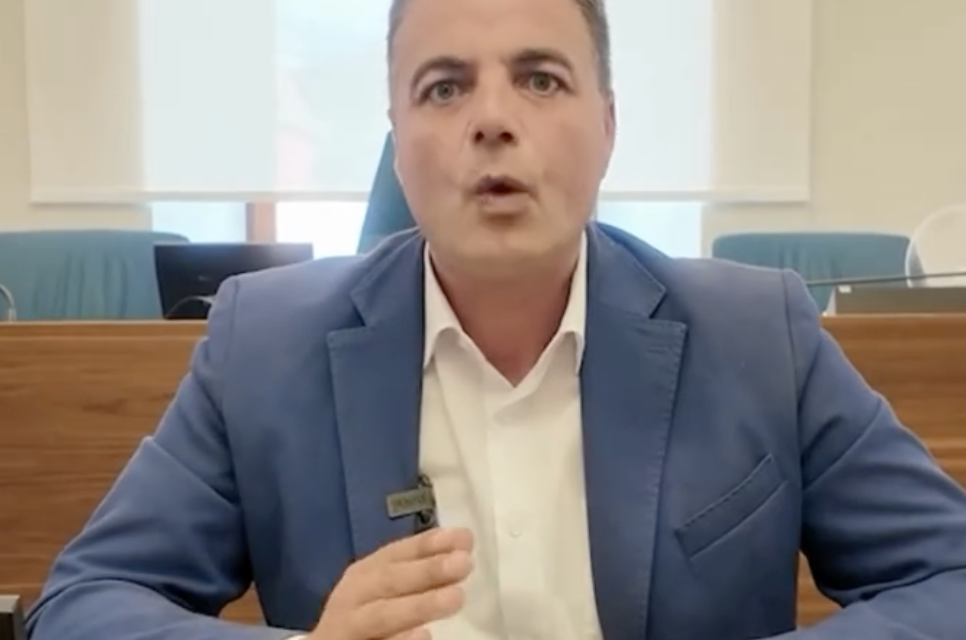 Montorio, Altitonante respinge le accuse dopo il caso in Consiglio
