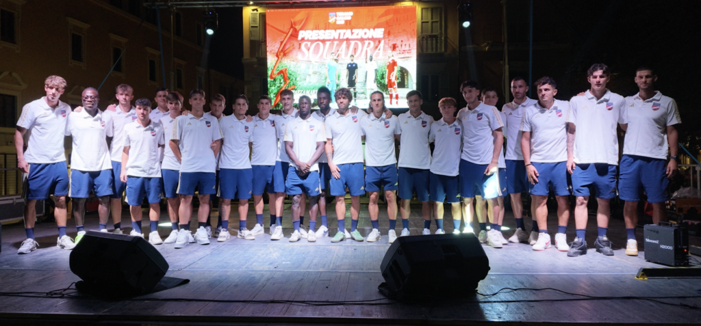 Teramo, squadra presentata in centro: domenica test con la Maceratese
