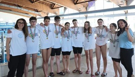 Giovani nuotatori del territorio brillano ai Giochi della Gioventù
