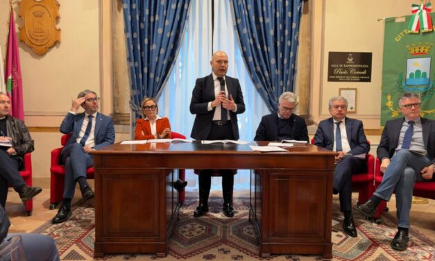 Rifiuti sull’arenile, iniziativa regionale per i Comuni