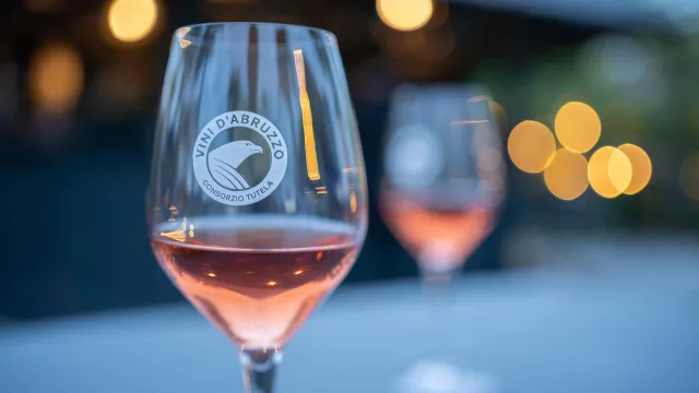 Abruzzo al Vinitaly 2026 con 97 aziende e spazio in città