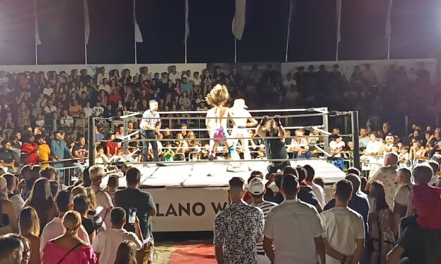 Alba Adriatica, il wrestling richiama pubblico sulla spiaggia