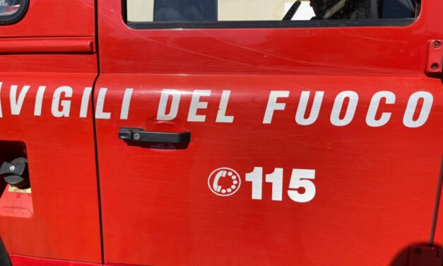 A14 bloccata verso Ancona: mezzo pesante in fiamme