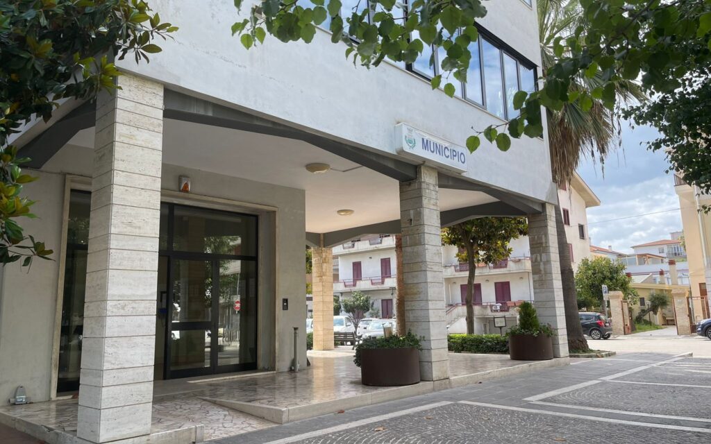 Pineto, profughi ucraini in piazza contro il trasferimento