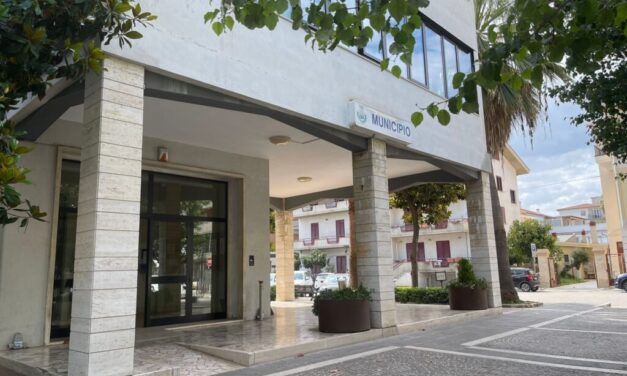 Pineto, profughi ucraini in piazza contro il trasferimento