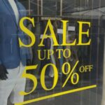 Saldi al via anche nel Teramano, negozi tra attese e timori