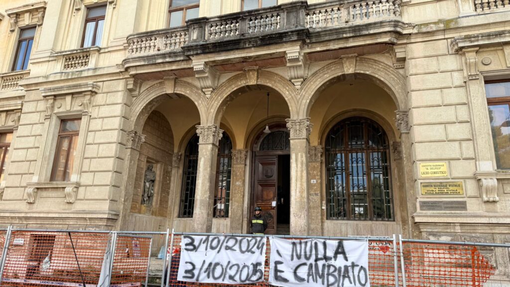 Convitto Delfico, allarme sicurezza sul palazzo in attesa dei lavori