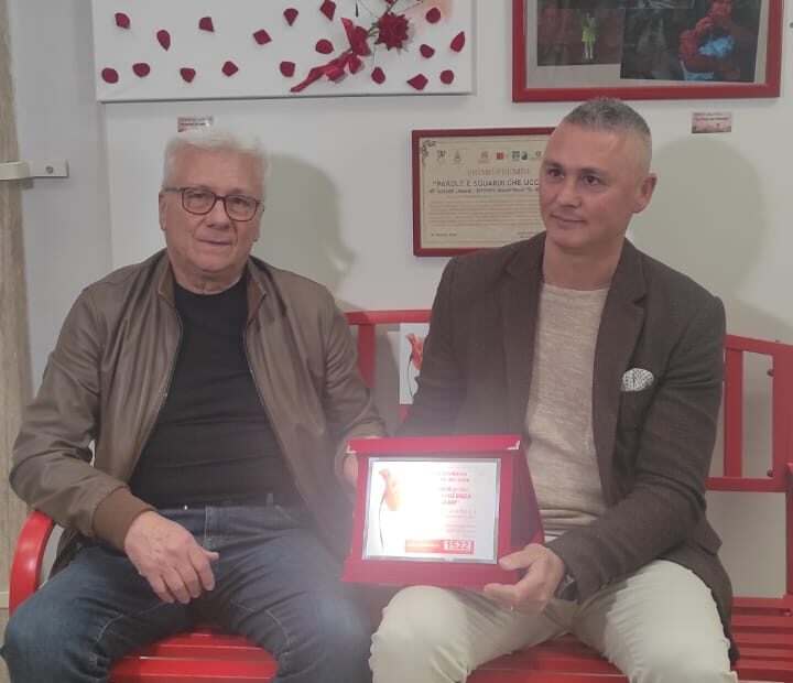 Teramo, al liceo Milli una panchina rossa per Melania Rea