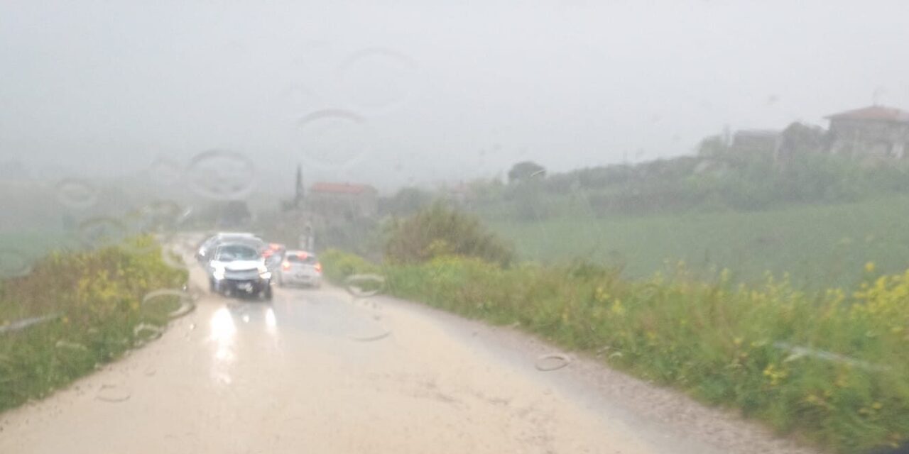 Piogge intense, stop alla provinciale 27B tra Fontanelle e Scerne