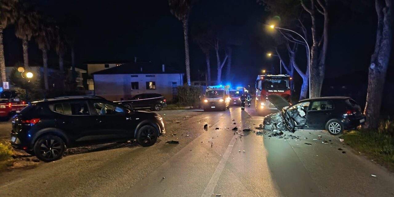 Scontro tra due auto a Martinsicuro, due feriti ricoverati