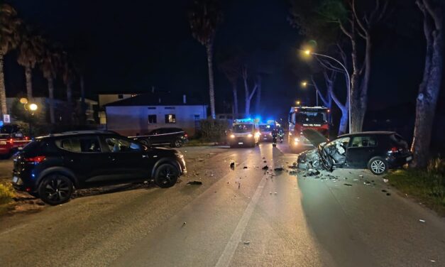 Scontro tra due auto a Martinsicuro, due feriti ricoverati