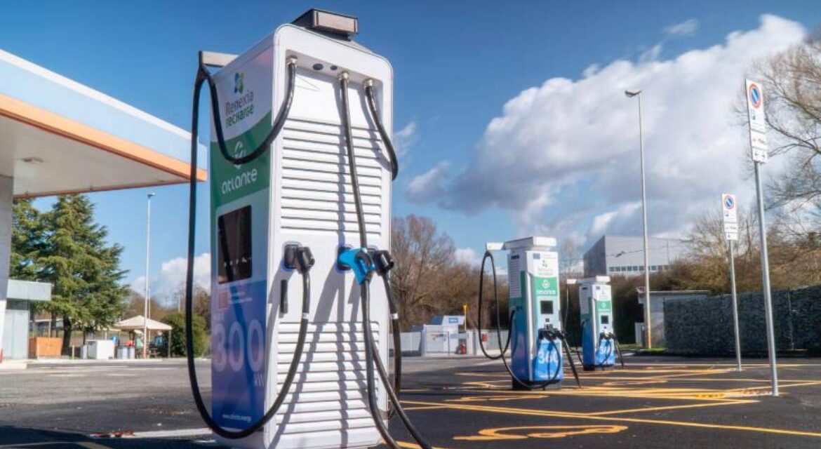 Ricarica elettrica, nuovi punti su A24 e A25 per l’Abruzzo