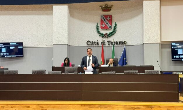 Teramo, sindaco solo in aula dopo il reset della giunta