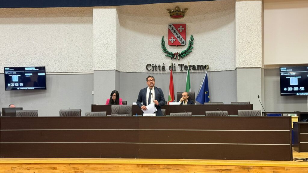 Teramo, sindaco solo in aula dopo il reset della giunta