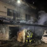 Notte di paura ad Alba Adriatica, rogo coinvolge casa e auto