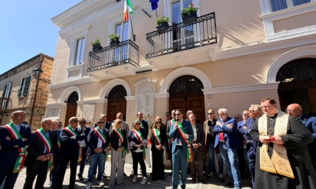 Castiglione Messer Raimondo apre la nuova sede del municipio