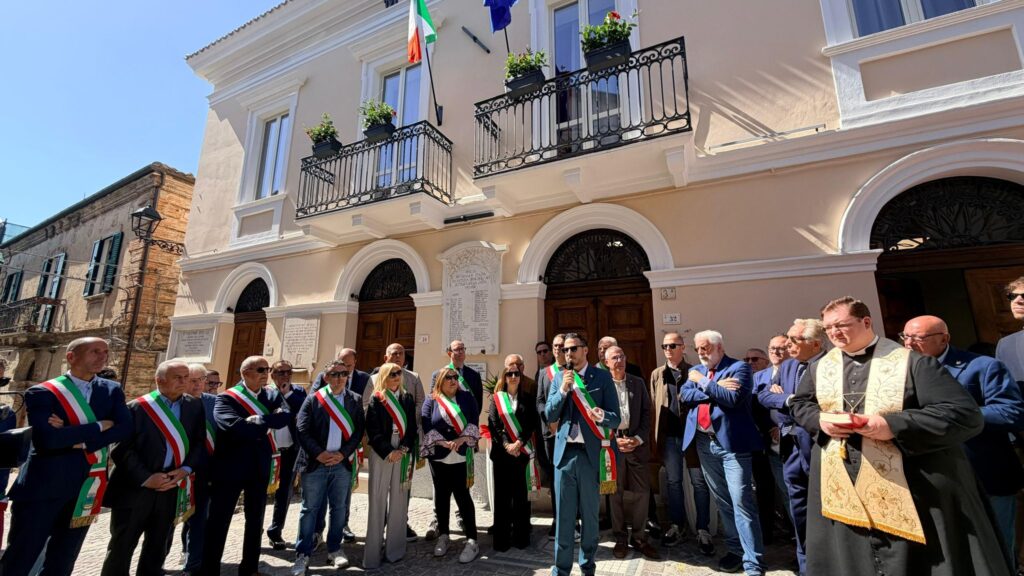 Castiglione Messer Raimondo apre la nuova sede del municipio