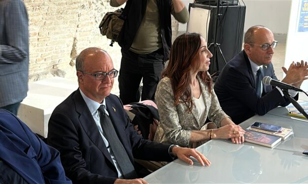 Teramo, confronto sul libro di Valditara tra presentazione e protesta